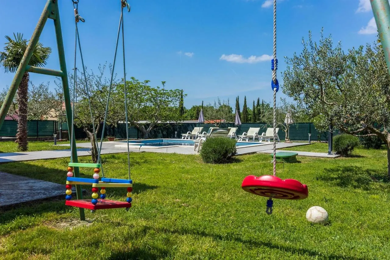 לאבין Villa Zelena Oaza 0*,  קרואטיה