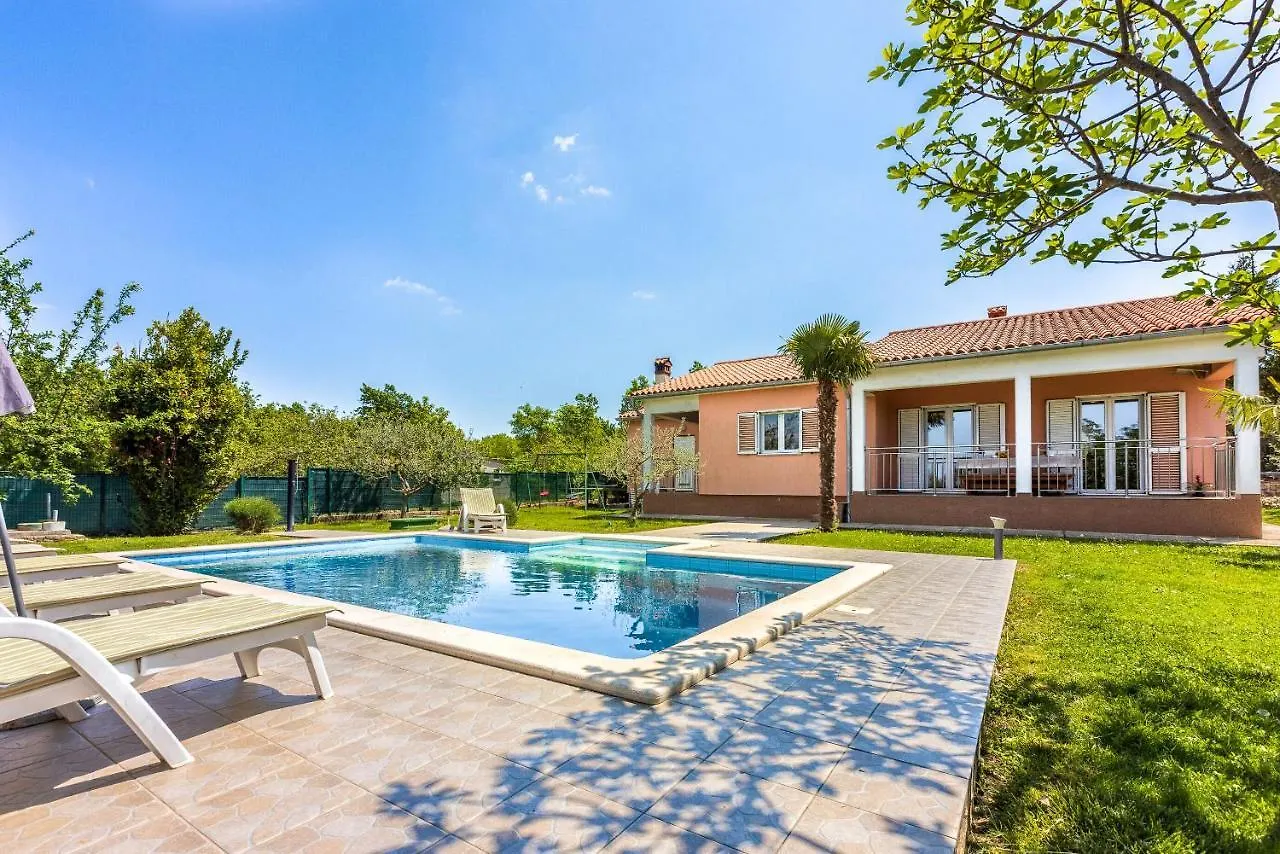 לאבין Villa Zelena Oaza 0*,